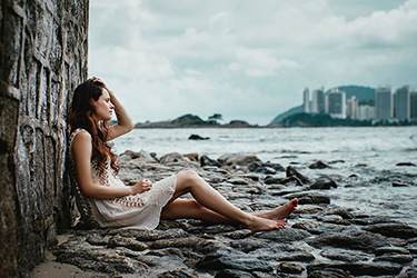 4 Reasons a Gemini Female Ignores You… when gemini woman ignores you